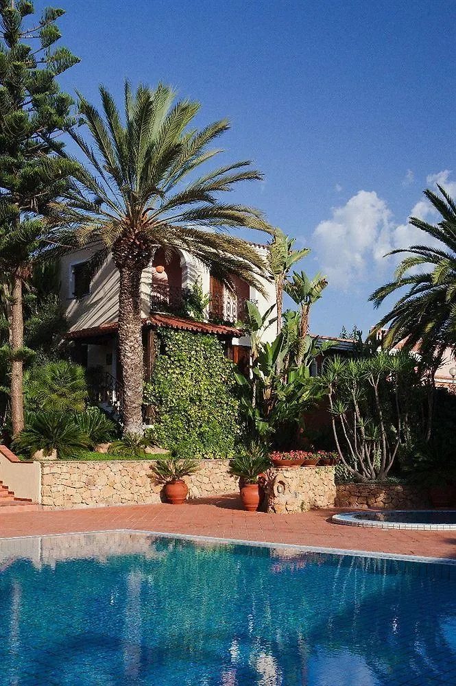 Cala Ginepro Hotel Resort & Spa オロゼーイ 4*,